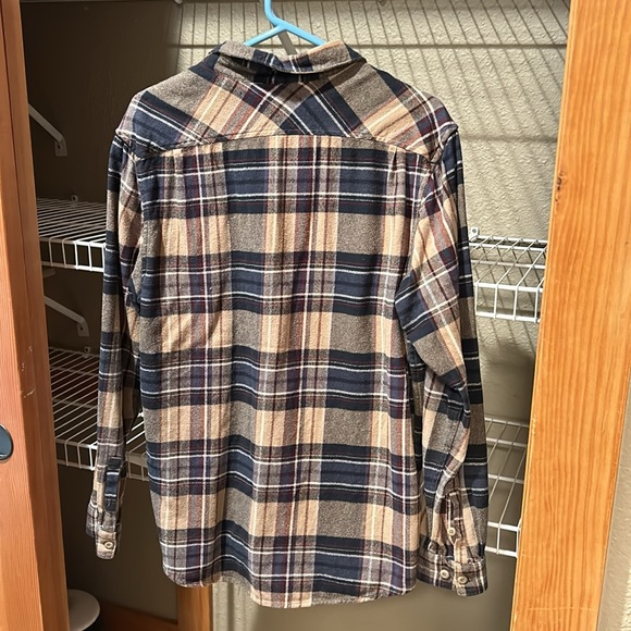 3 men’s large RVCA flannel button downs - Picture 5 of 7